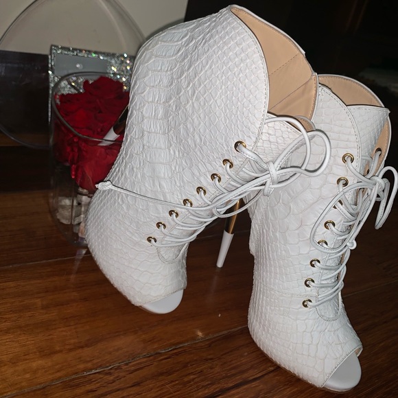 Lace-Up Python Print Giuseppe Zanotti Bootie ♥️ - Picture 6 of 8